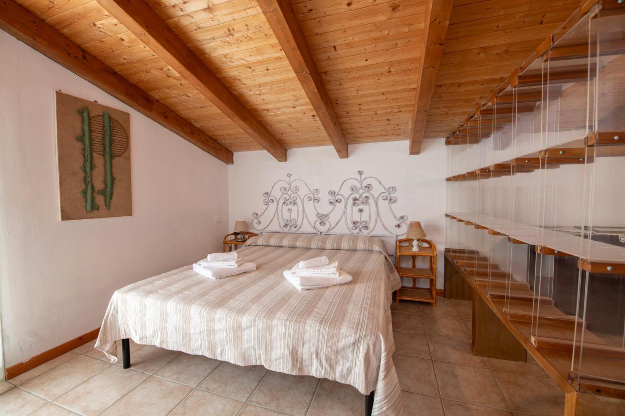 211 - Appartamento Acacia, Terrazza Giardino E Piscina Carro Екстериор снимка