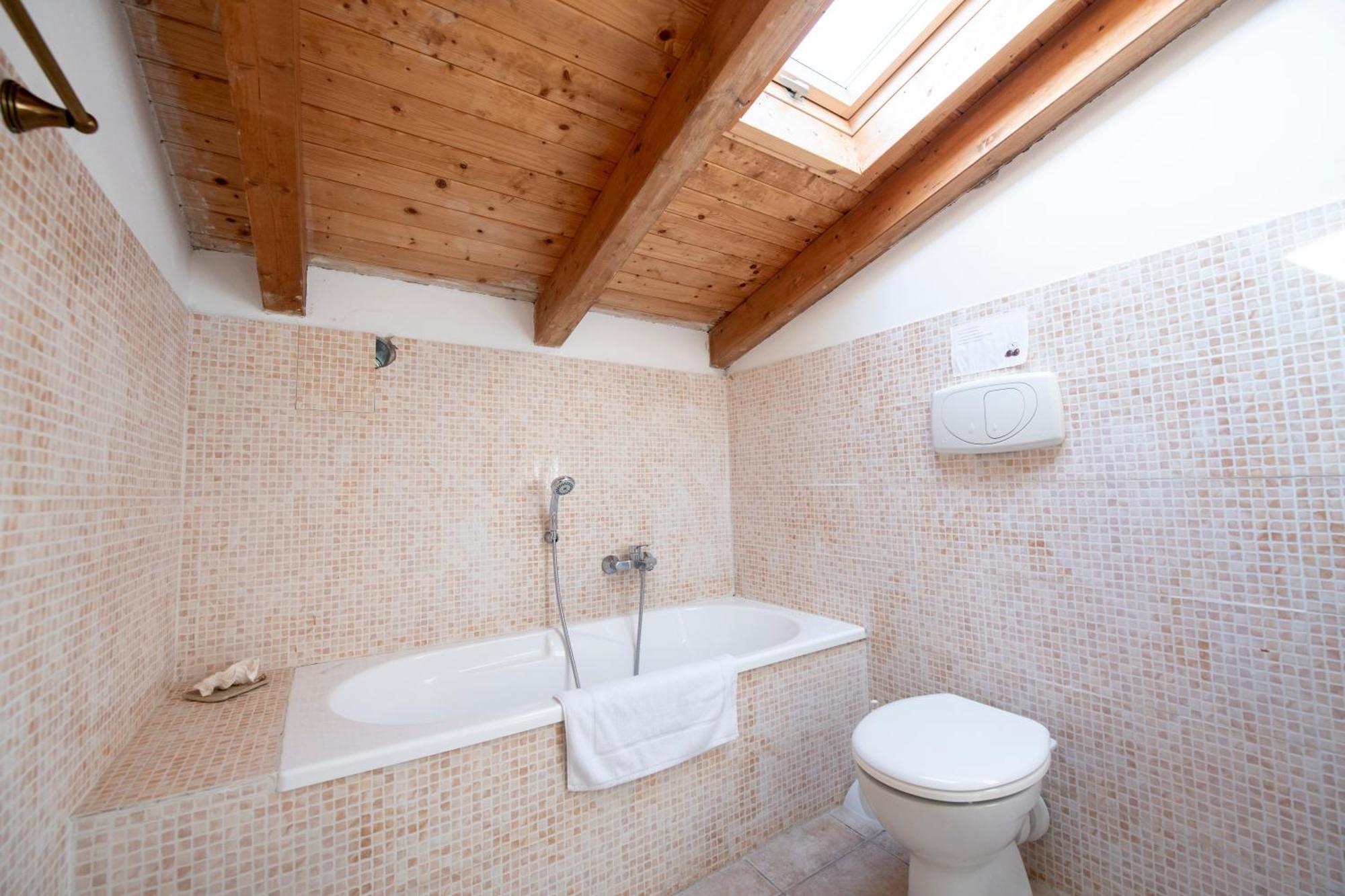 211 - Appartamento Acacia, Terrazza Giardino E Piscina Carro Екстериор снимка