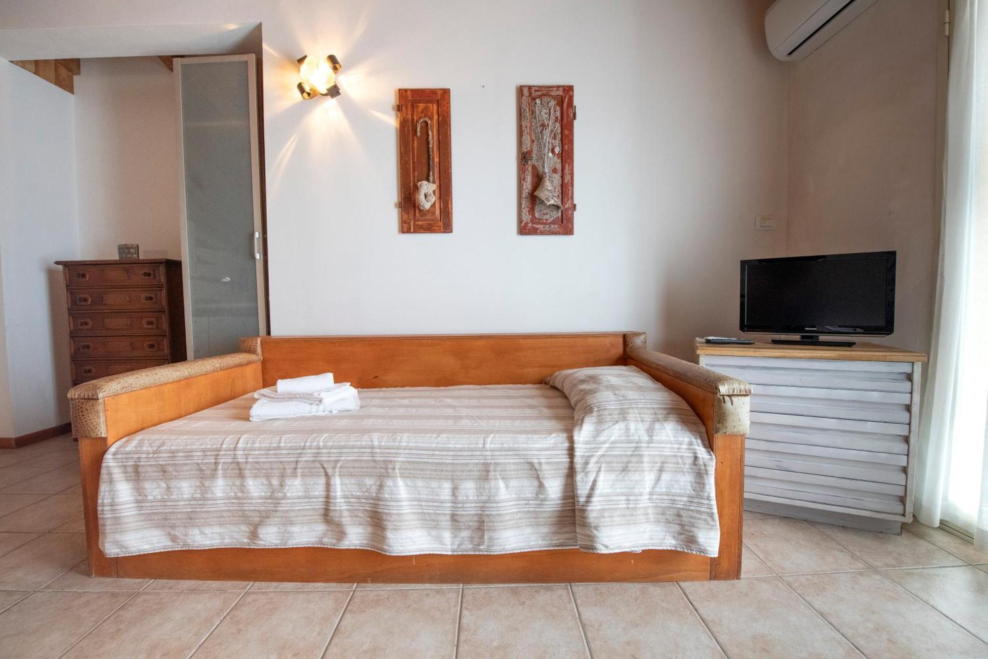 211 - Appartamento Acacia, Terrazza Giardino E Piscina Carro Екстериор снимка