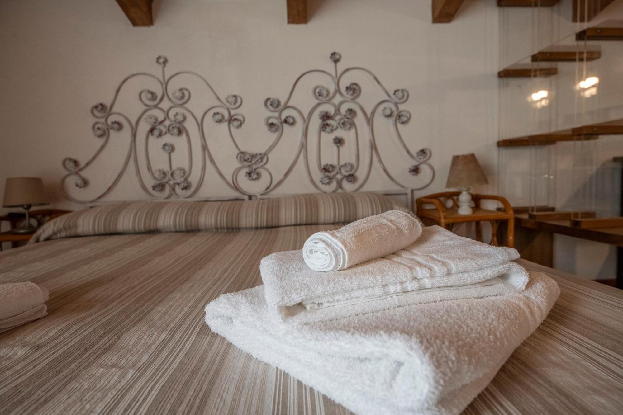211 - Appartamento Acacia, Terrazza Giardino E Piscina Carro Екстериор снимка