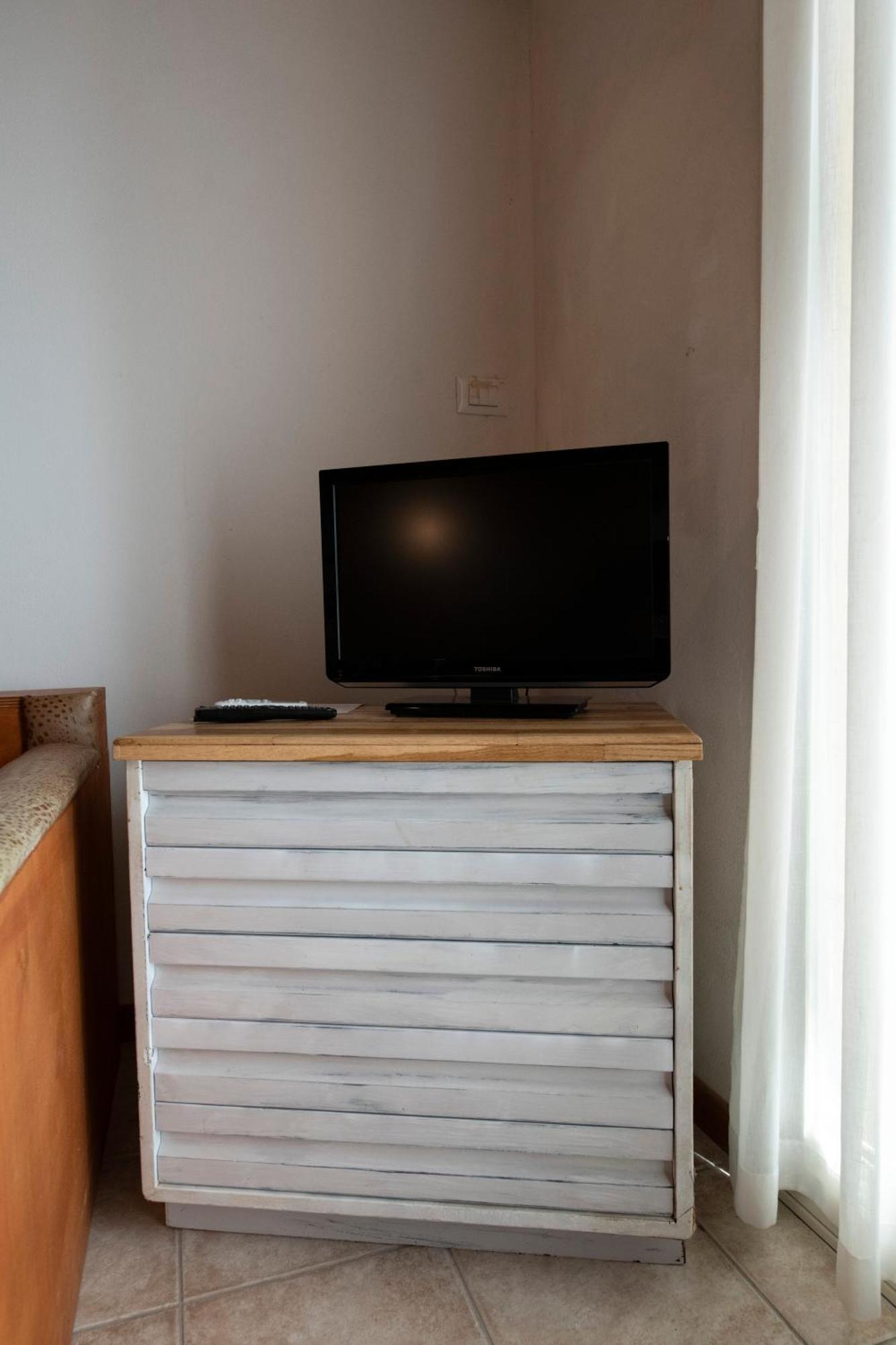 211 - Appartamento Acacia, Terrazza Giardino E Piscina Carro Екстериор снимка