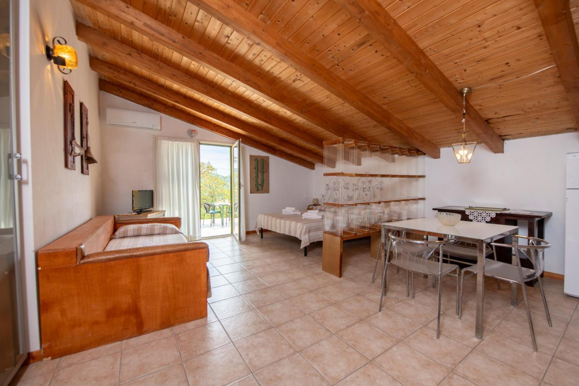 211 - Appartamento Acacia, Terrazza Giardino E Piscina Carro Екстериор снимка