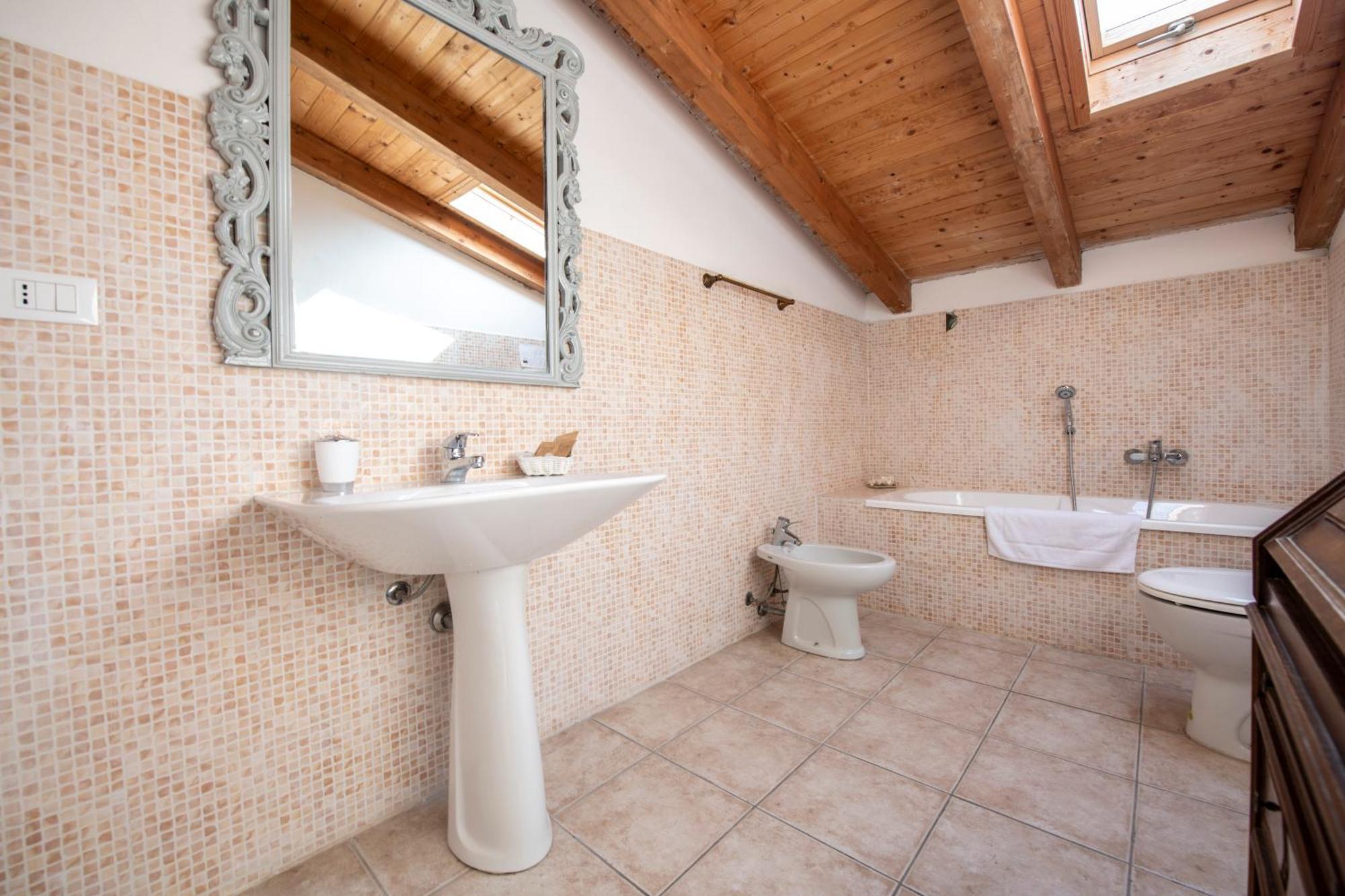 211 - Appartamento Acacia, Terrazza Giardino E Piscina Carro Екстериор снимка