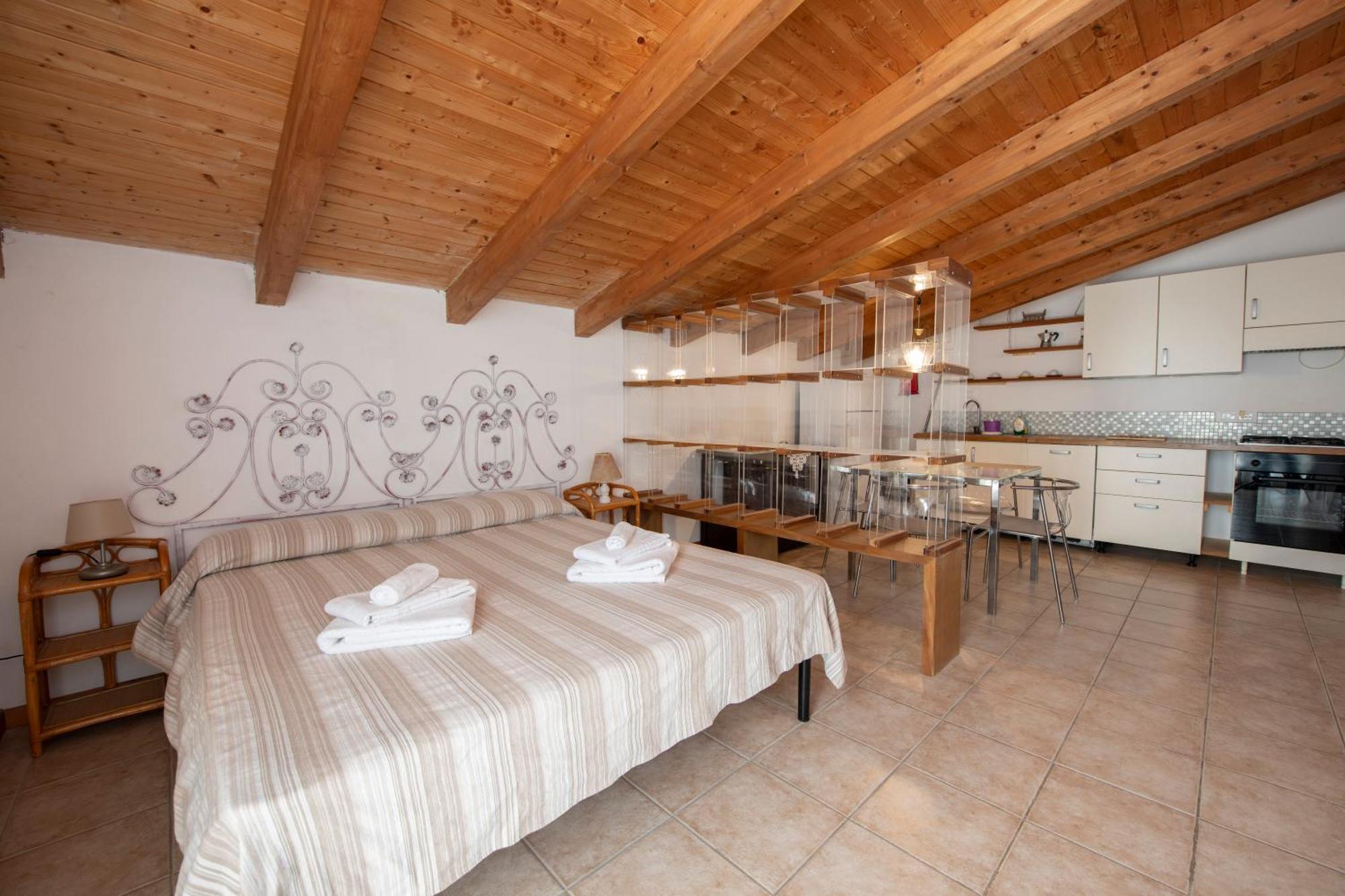 211 - Appartamento Acacia, Terrazza Giardino E Piscina Carro Екстериор снимка